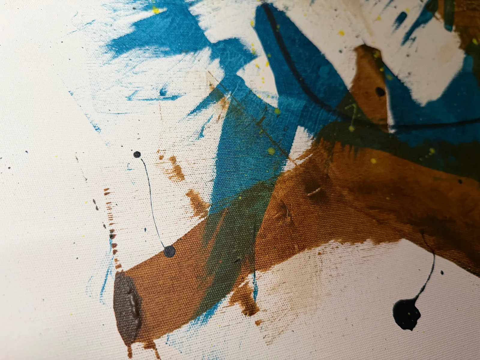 Crossing Currents (80 x 120 cm), técnica mista com acrílica e pasta de textura sobre tela, detalhe da superfície sem craquelê — Alyne Perfeito, Perfeito Studio