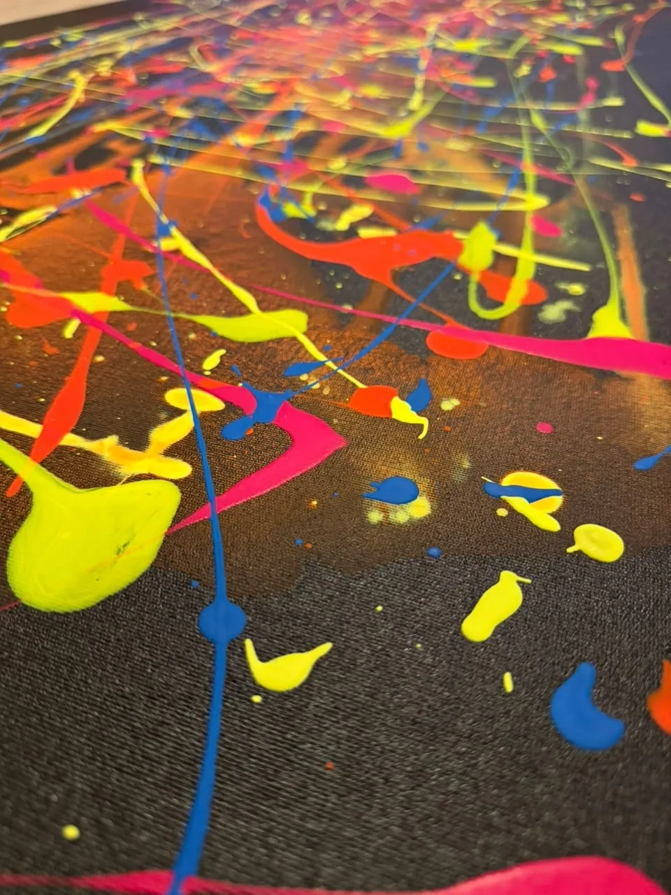 Surface detail — Electric Nocturne by Alyne Perfeito, 80 x 170 cm (31.5 x 66.9 in)