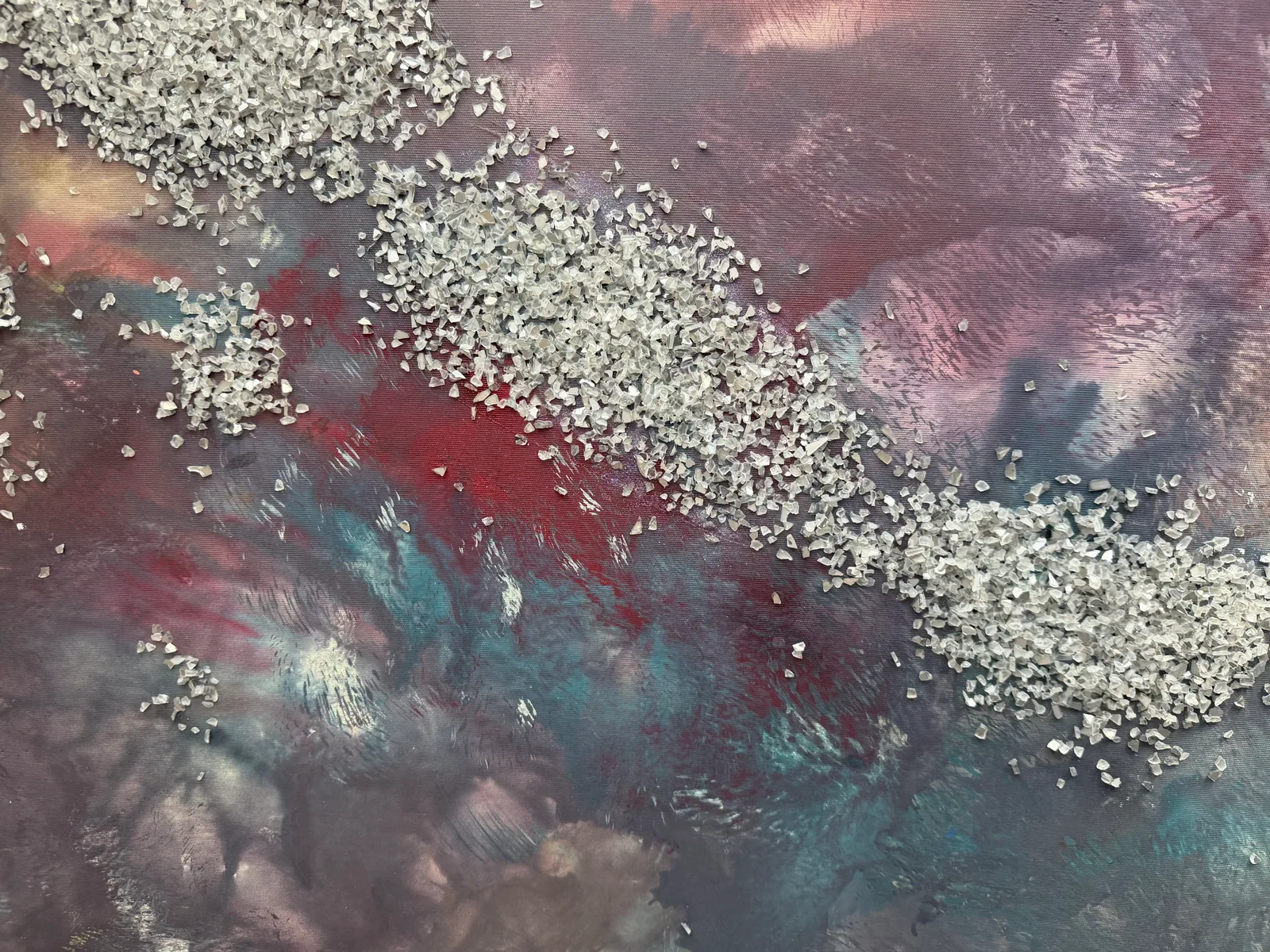 Elemental Veins (90 x 140 cm), técnica mista com acrílica e fragmentos metálicos sobre tela, detalhe da superfície — Alyne Perfeito, Perfeito Studio