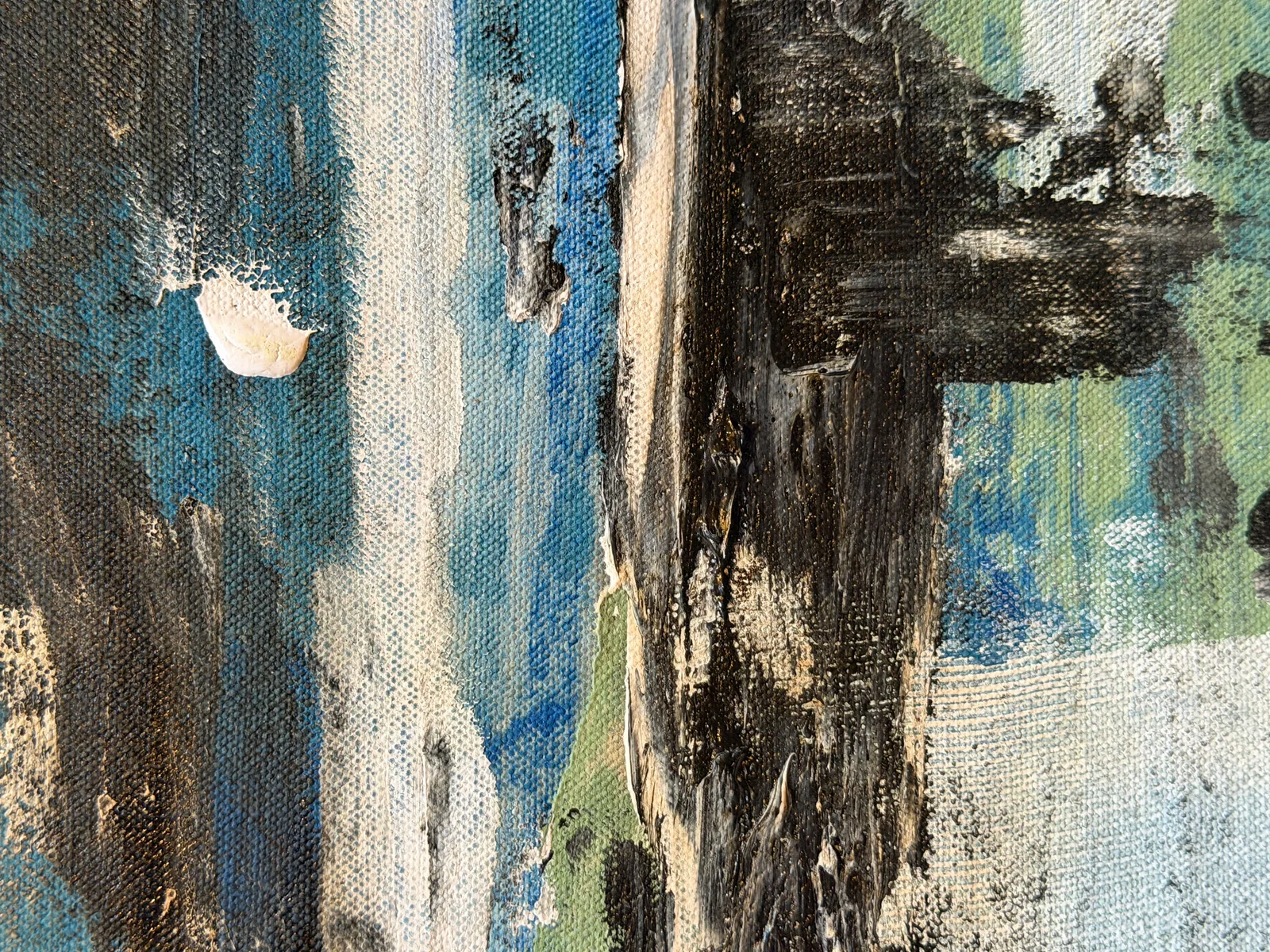 Detalhe da superfície de Patina Field (100 x 100 cm), acrílica sobre tela, com bordas de tinta em relevo e a trama da tela à mostra — Alyne Perfeito, Perfeito Studio