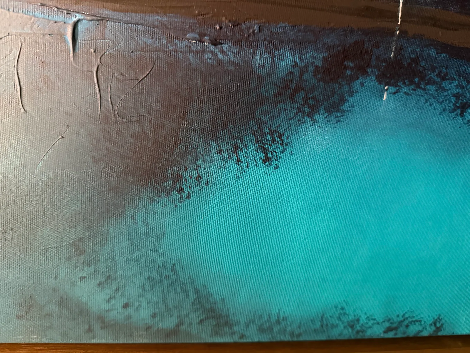 Detalhe de textura em relevo esculpido de Veil of Light (70 x 110 cm), técnica mista com textura esculpida e acrílica sobre tela — Alyne Perfeito, Perfeito Studio