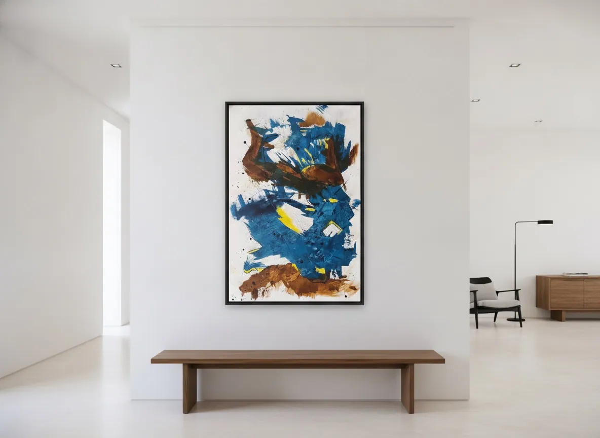 لوحة «Crossing Currents» (80 × 120 سم، العرض × الارتفاع)، وسائط مختلطة بالأكريليك ومعجون ملمس على قماش، في إطار أسود على جدار أبيض فوق مقعد خشبي طويل في قاعة بيضاء، محاكاة رقمية — أليني بيرفيتو، بيرفيتو ستوديو