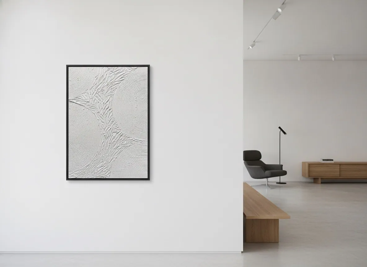 Echo of Silence (50 x 70 cm), textura esculpida sobre tela, in situ em ambiente de espera — Alyne Perfeito, Perfeito Studio